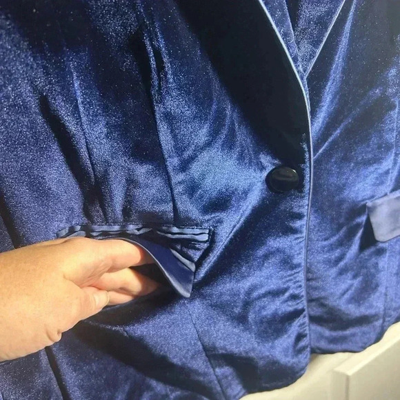 Fate Navy Blue Velvet like Blazer. Size small. Single button. Double pocket - Picture 3 of 11